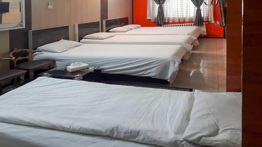 خانه مسافر هشت بهشت اتاق شش تخته